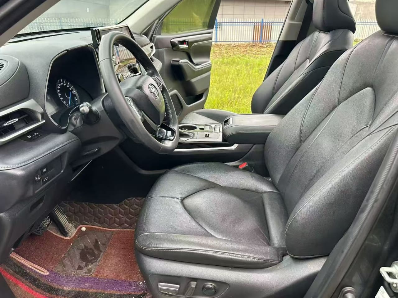 Toyota Highlander Hybrid E-Four — Midnight Black