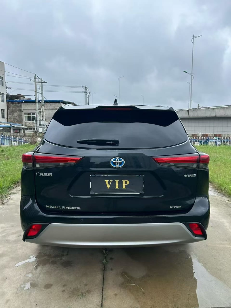 Toyota Highlander Hybrid E-Four — Midnight Black
