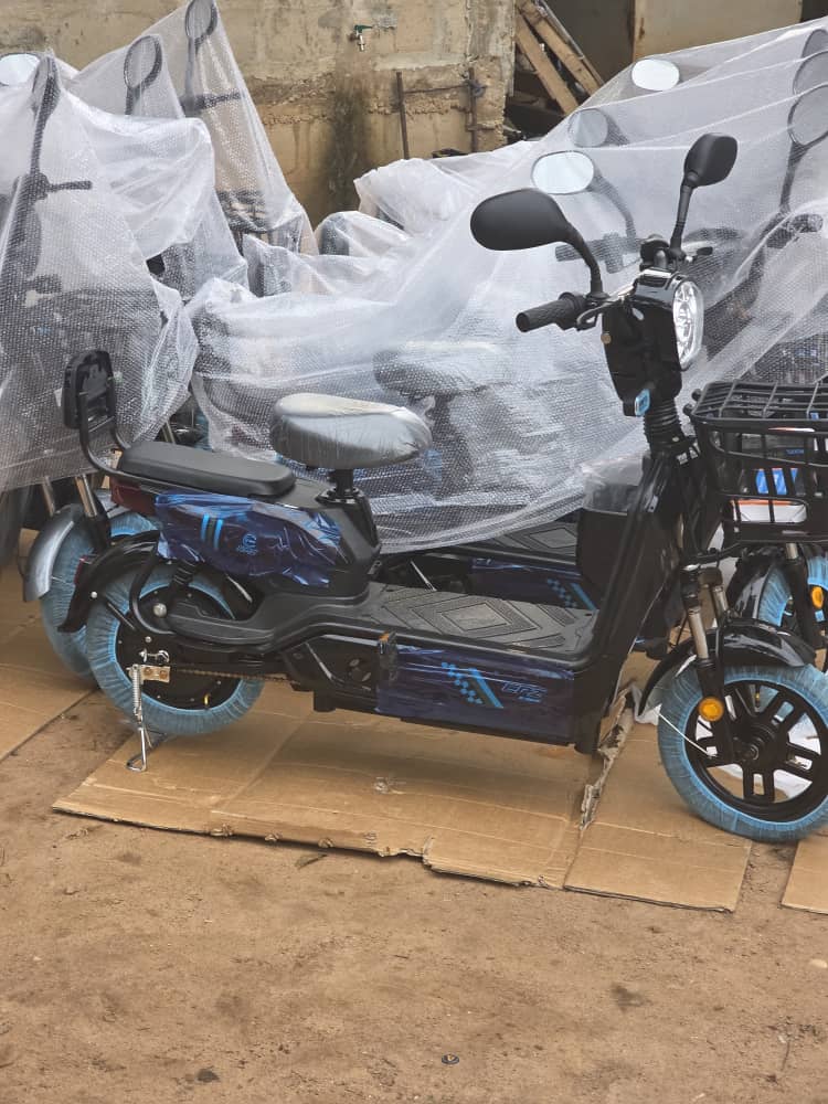 CPZ Electric Scooter E-Bike — Dual Seat with Front Basket
